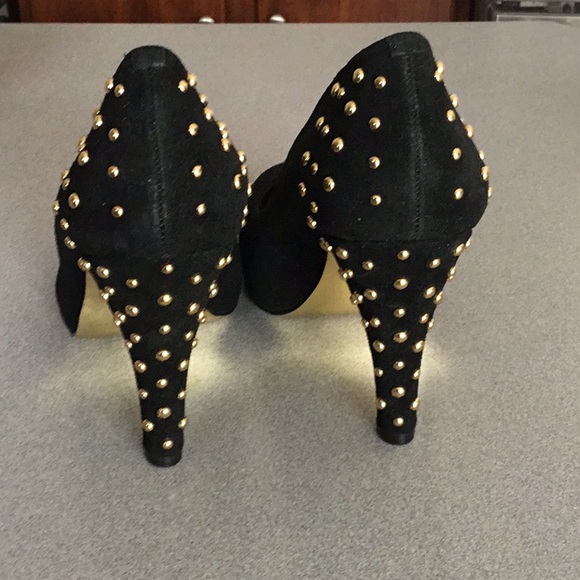 Steve Madden NEW blk Suede heels Gold studs. Sz9 - Picture 3 of 5